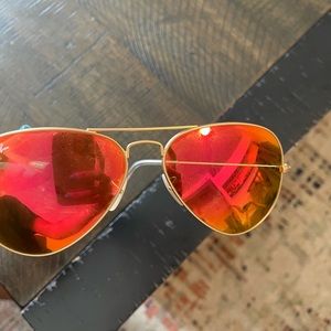 Orange/reddish mirrored aviators